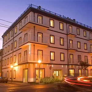4* מלון Card International